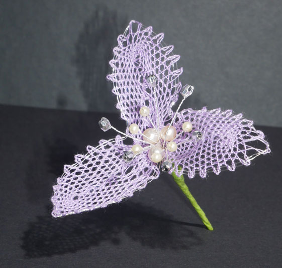 Fleur simple mauve en grille