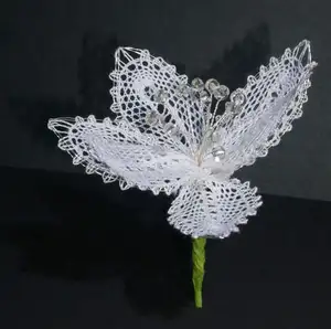 Fleur double blanche en grille et mat