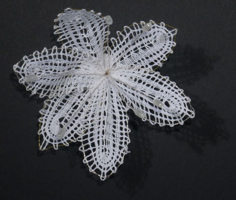 Fleur double blanche mat