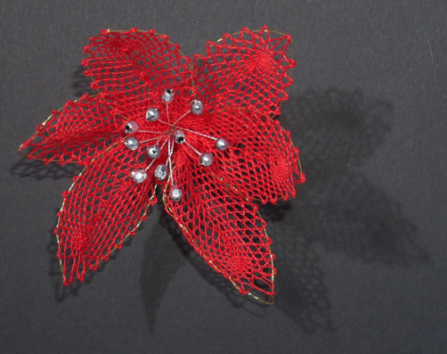 Fleur double rouge en grille