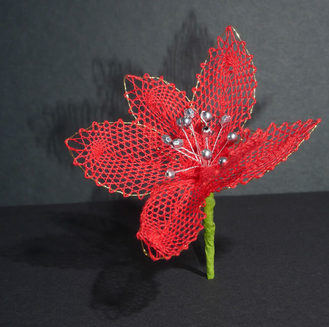 Fleur double rouge en grille