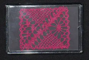 Magnet rectangulaire fushia en torchon