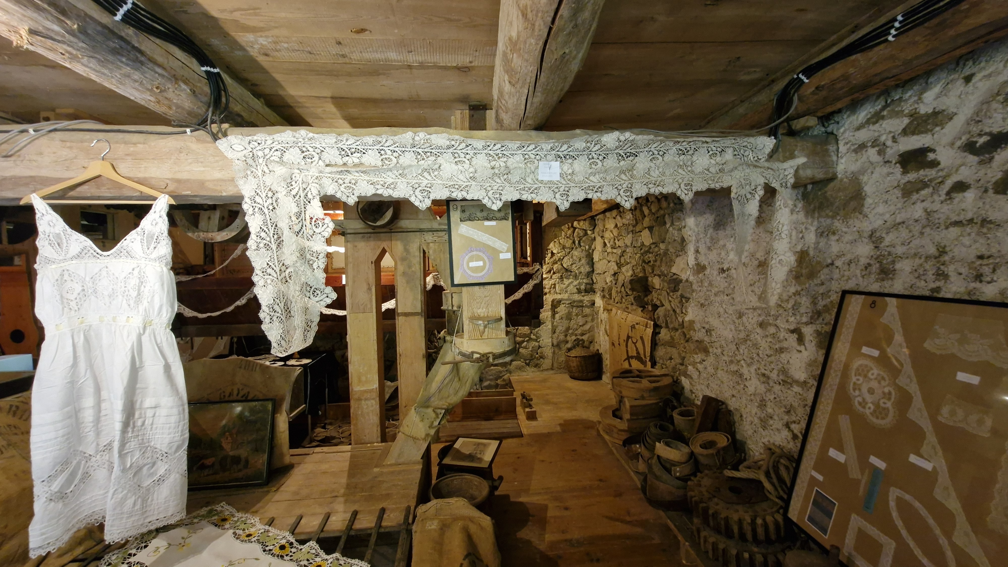 Au fil des dentelles - Moulin de la Passerelle Grandrif (63)